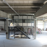 Tussenvloer voor kantoor - PMC - Vooraanzicht met trap en oploop platform