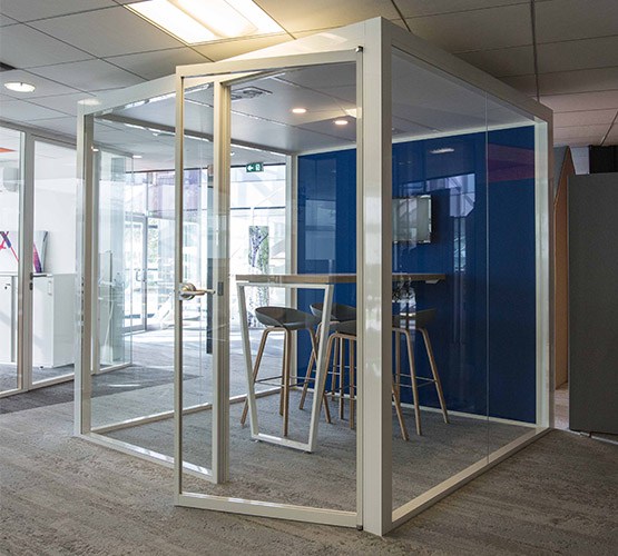 myO box cabine met sta bureautafel witte frame